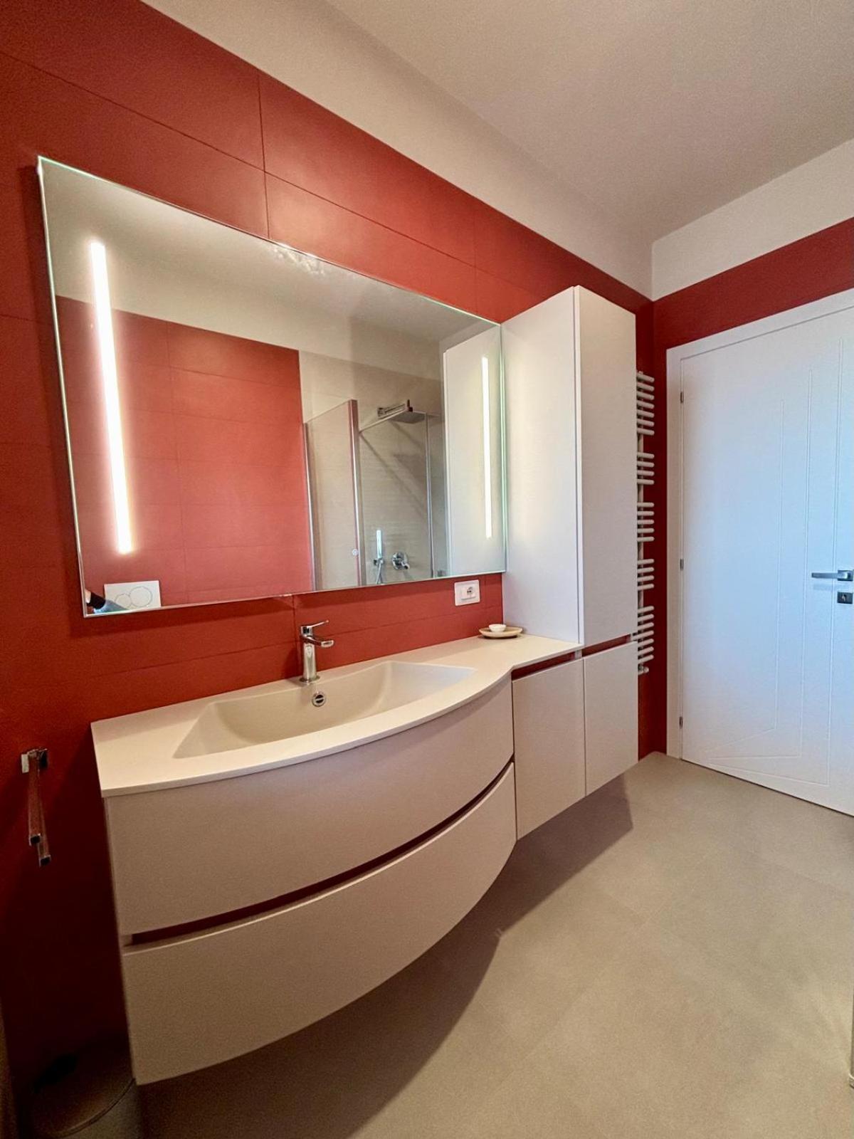 Stylish Spacious 3-bedroom Apartment, Open-space Kitchen, 3 Balconies! Appartamento Roma