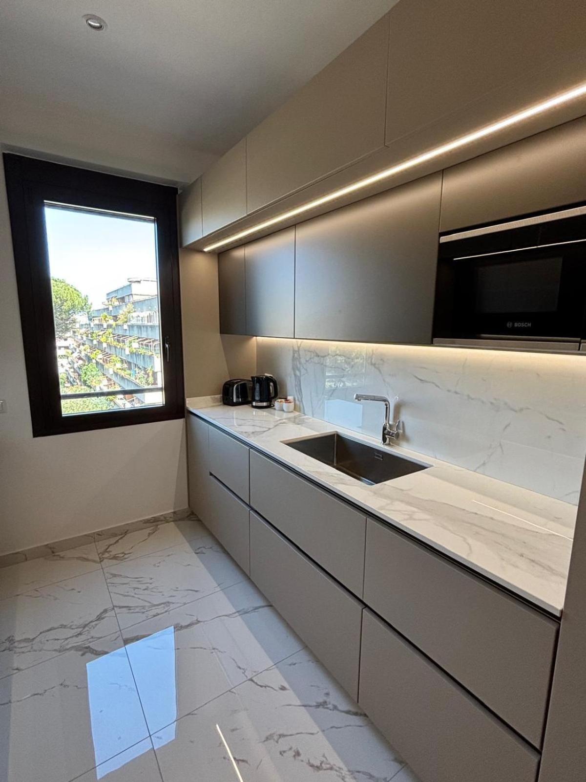 Appartamento Stylish Spacious 3-bedroom Apartment, Open-space Kitchen, 3 Balconies! Roma